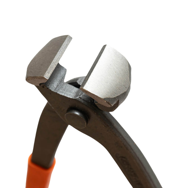 Close-up of 280mm nipper pliers showcasing the detailed steel jaws for enhanced grip and cutting precision