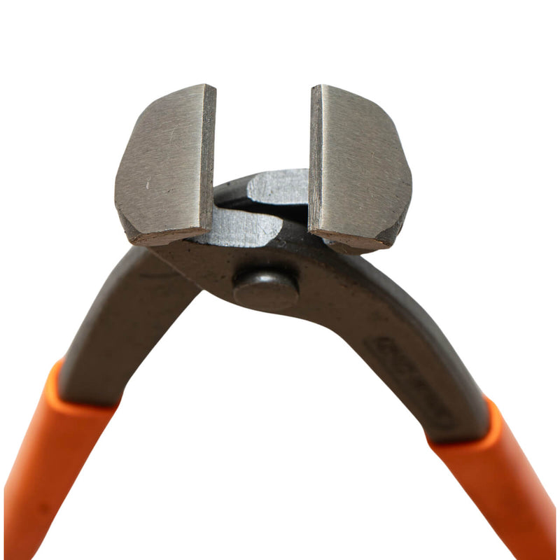 Detailed view of the 280mm nipper pliers' jaw, highlighting its robust construction and precision cutting capabilities